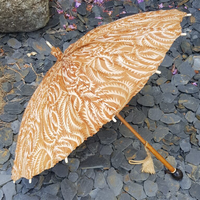 ancienne ombrelle bois tissus merveille et bout de chandelle 14