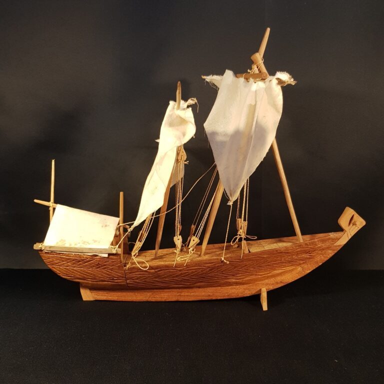 bateau felouque artisanat africain maquette merveille et bout de chandelle