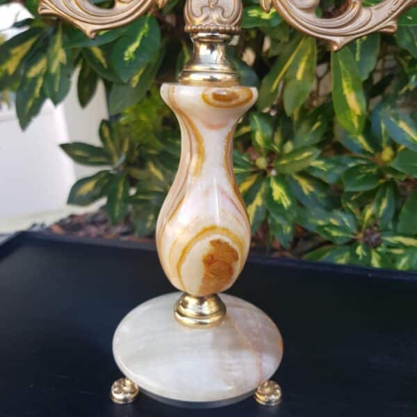 chandelier marbre metal dore merveille et bout de chandelle 3 scaled