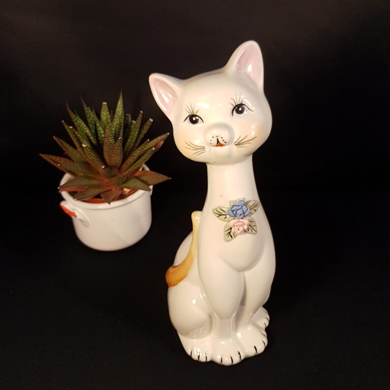 figurine chat porcelaine blanc rose merveille et bout de chandelle