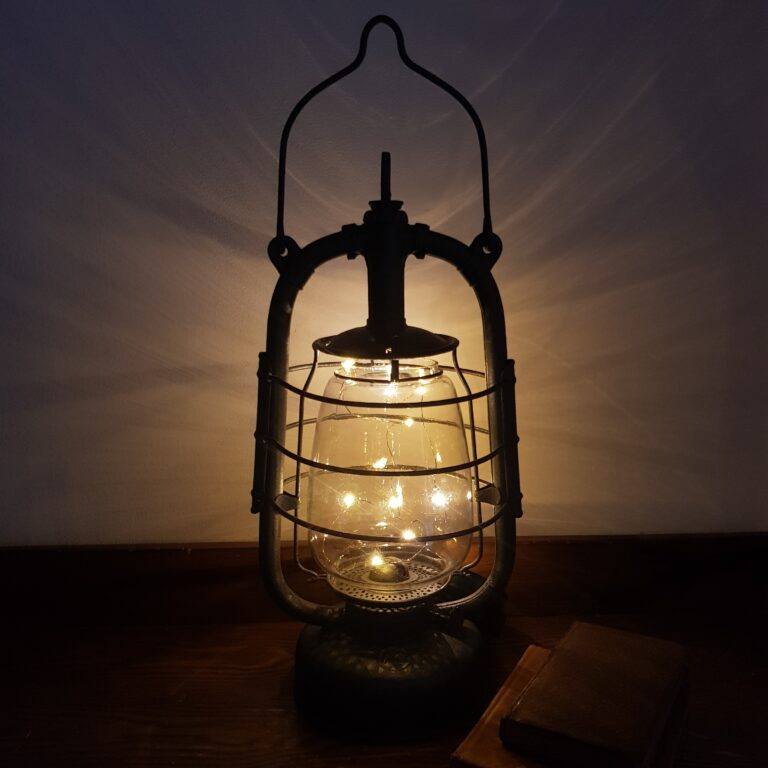 lampe tempete brocante vintage merveille et bout de chandelle scaled