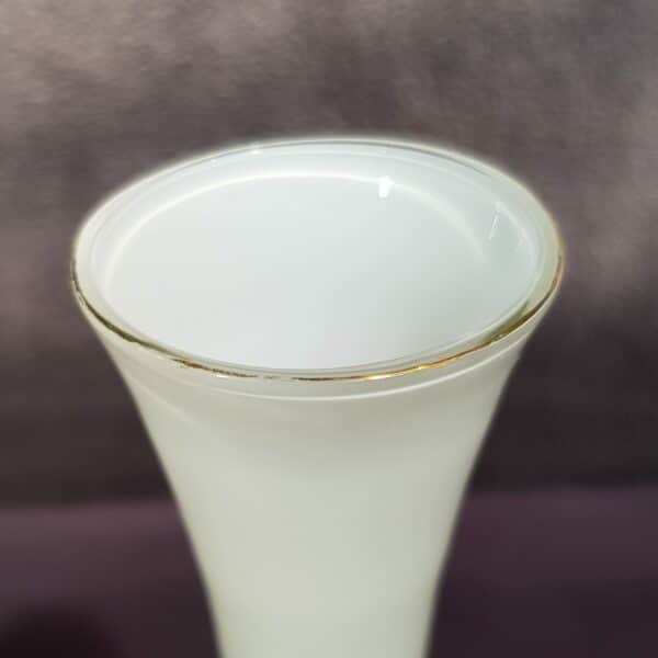 petit vase verre blanc decor fleurs brocante vintage decovintage 2