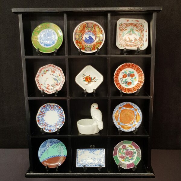 presentoir assiettes miniatures en porcelaine fine du japon 1982