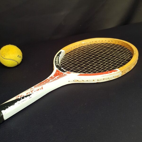 raquette tennis bois vintage merveille et bout de chandelle brocante scaled