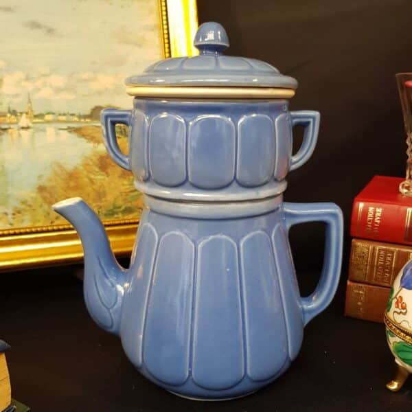 theiere vintage ceramique bleue merveille et bout de chandelle brocante scaled