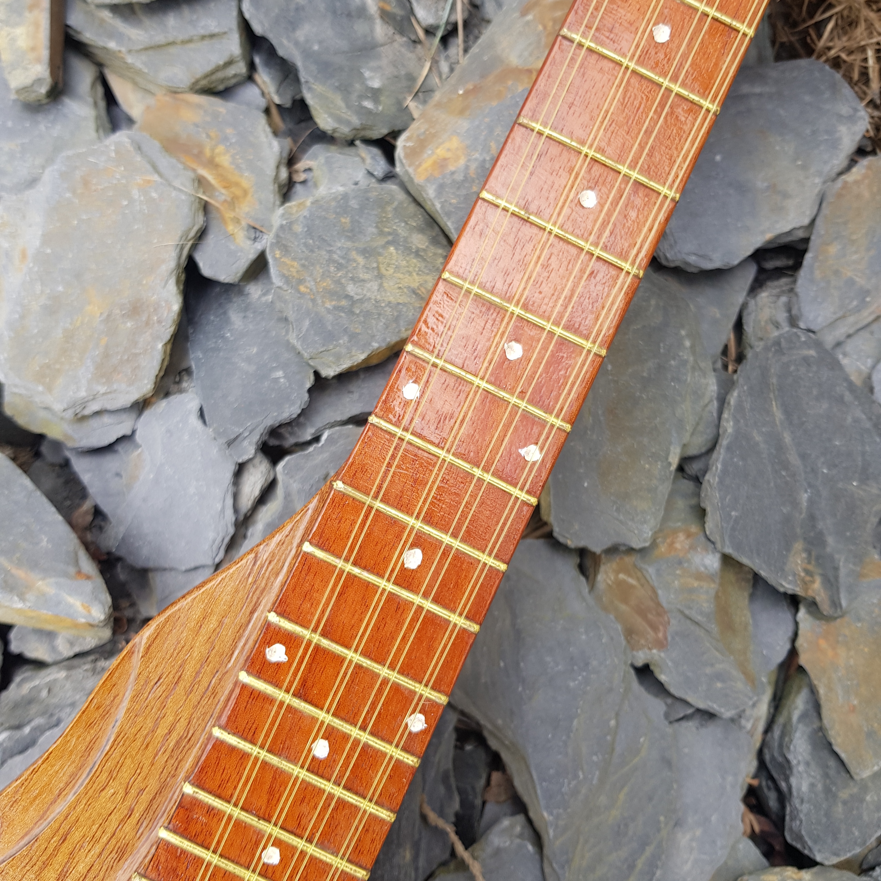 ukulele tahitien en bois merveille et bout de chandelle 11