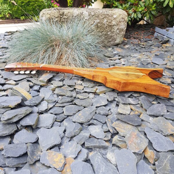 ukulele tahitien en bois merveille et bout de chandelle 3