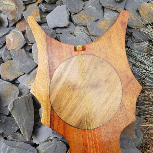 ukulele tahitien en bois merveille et bout de chandelle 5