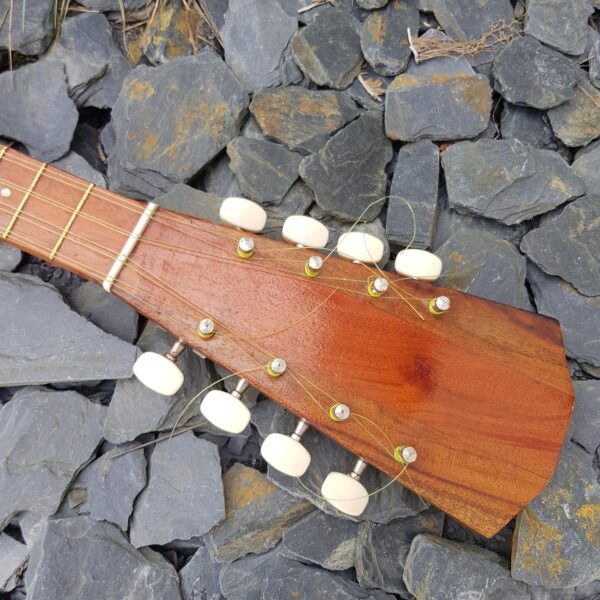 ukulele tahitien en bois merveille et bout de chandelle 6