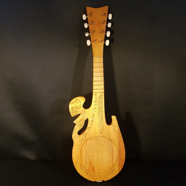 ukulele tahitien instrument bois corde merveille et bout de chandelle
