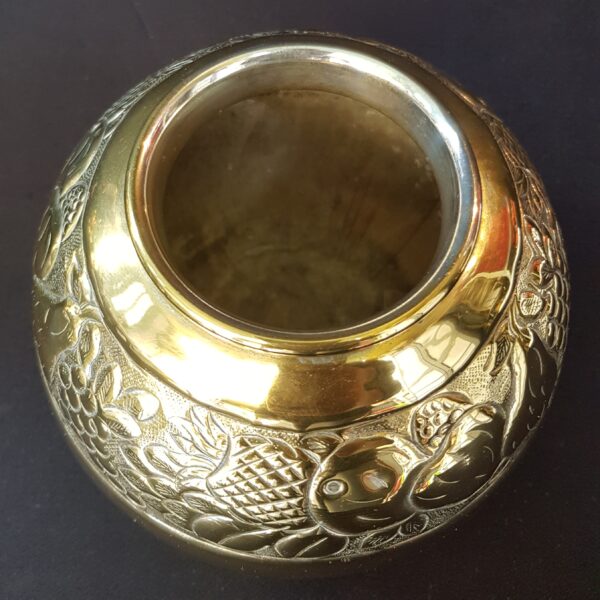 vase boule metal dore merveille et bout de chandelle 1 scaled