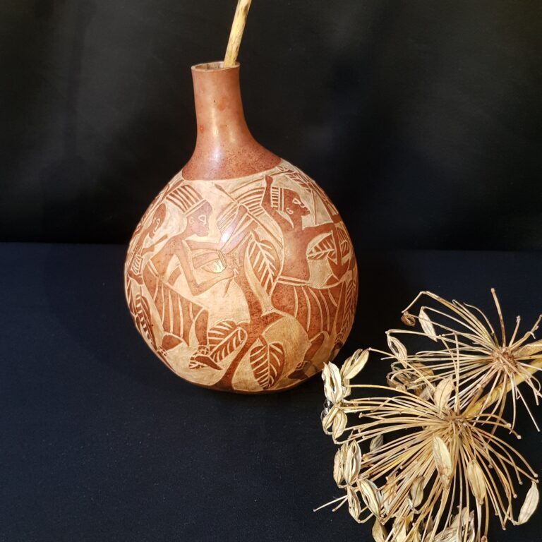 vase calebasse sculptee decor africain merveille et bout de chandelle