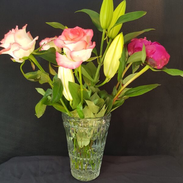 vase cristal bouquet merveille et bout de chandelle.brocante 1 scaled