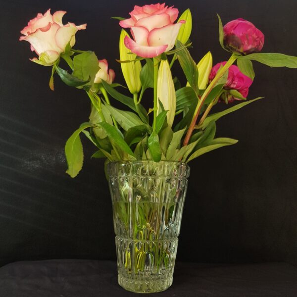 vase cristal bouquet merveille et bout de chandelle.brocante scaled