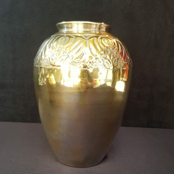 vase en metal dore merveille et bout de chandelle