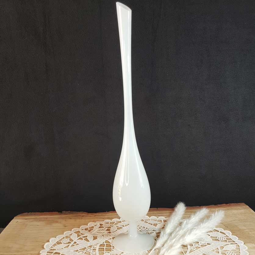 vase soliflore opaline blanche merveille et bout de chandelle