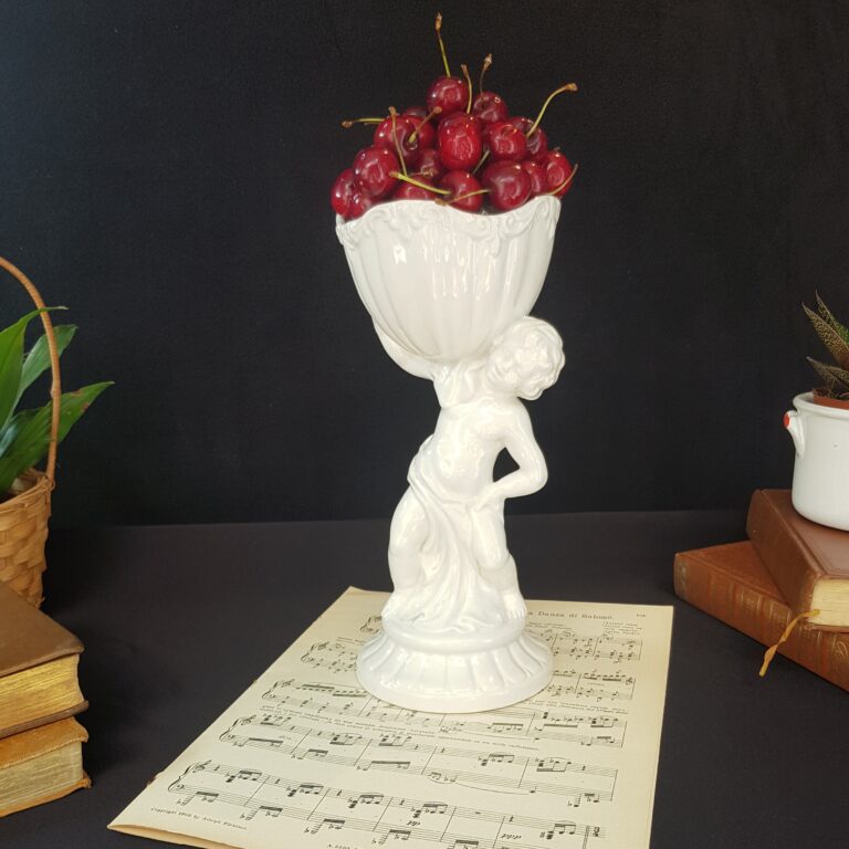 vase statut blanc cherubin merveille et bout de chandelle scaled