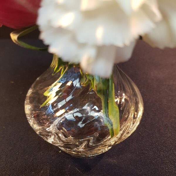 vase verre souffle torsade merveille et bout de chandelle 3 scaled